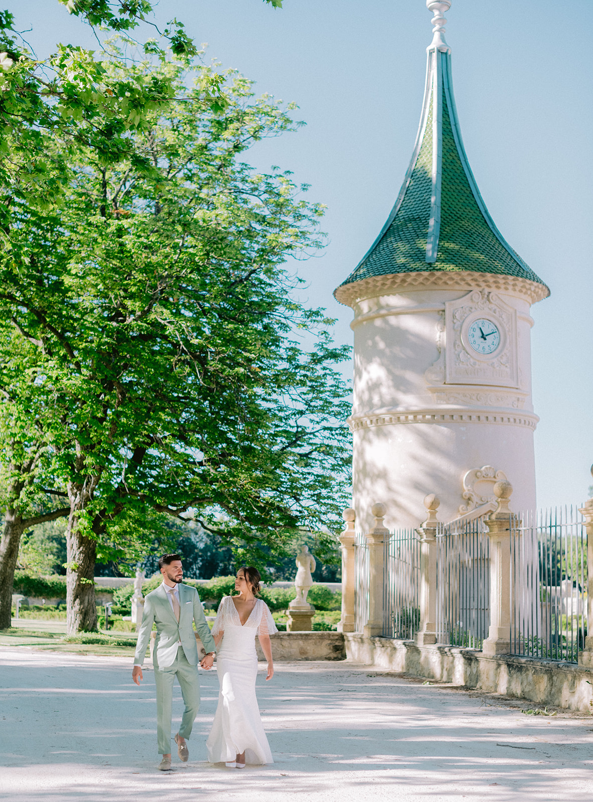 A couple walks towards the diner